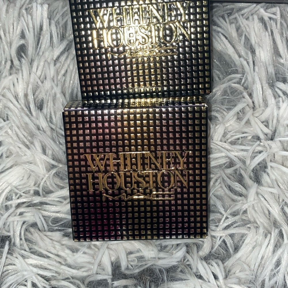 MAC Whitney Houston Powder Blush shade Nippy’s Plum Rose - Picture 3 of 6